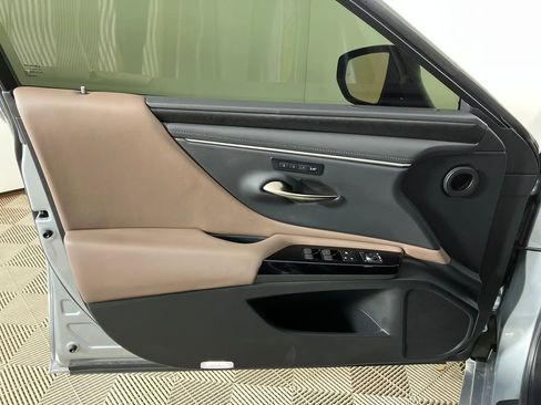 Used 2024 Lexus ES 350 w/ Premium Package image 21