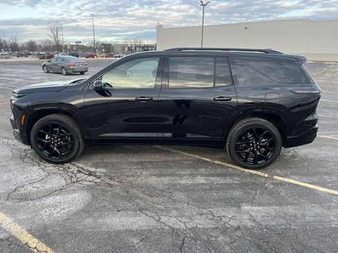 Used 2025 Chevrolet Traverse RS w/ LPO, Floor Liner Package image 3