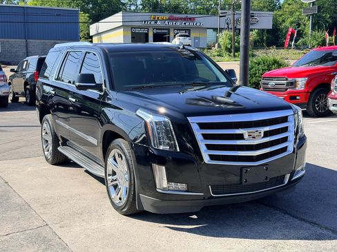 Used 2016 Cadillac Escalade Luxury AWD/4WD image 8