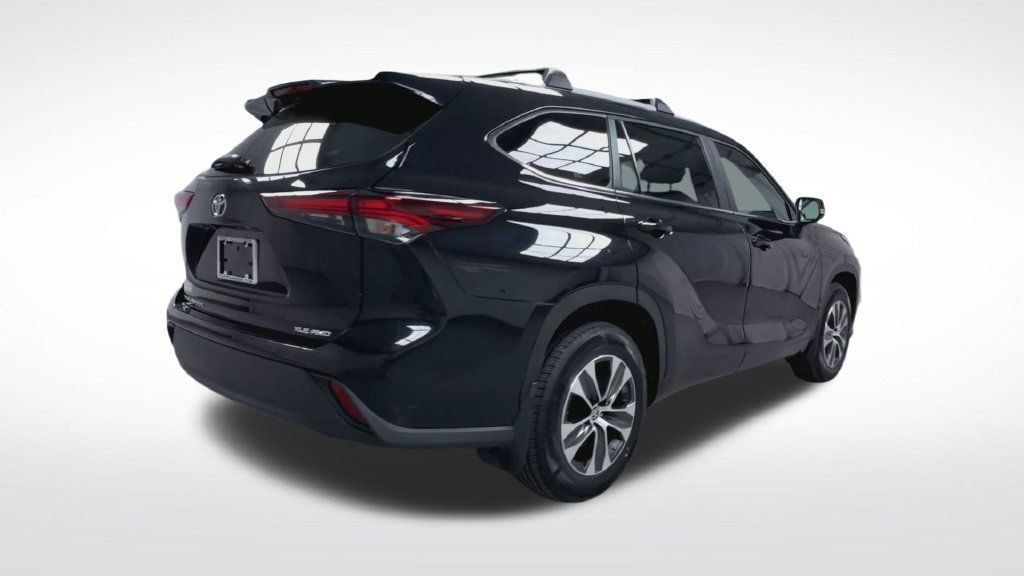 Certified 2024 Toyota Highlander XLE AWD/4WD image 22
