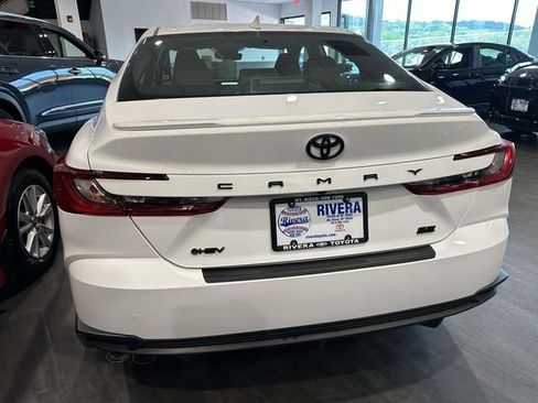 Used 2025 Toyota Camry SE w/ Convenience Package FWD image 4