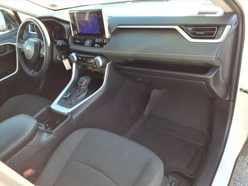 Used 2025 Toyota RAV4 LE AWD/4WD image 18