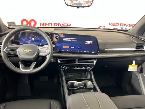 New 2026 Chevrolet Traverse LT w/ Sun and Wheel Package FWD image 12