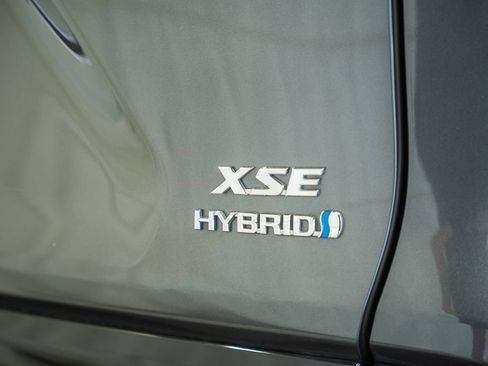 Used 2019 Toyota RAV4 XSE w/ Carpet Mat Package AWD/4WD image 7