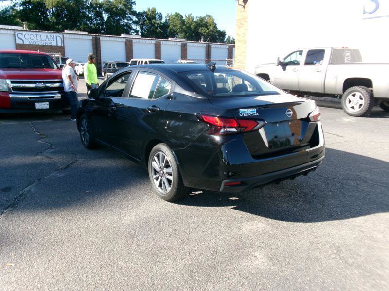 Used 2025 Nissan Versa SV FWD image 8