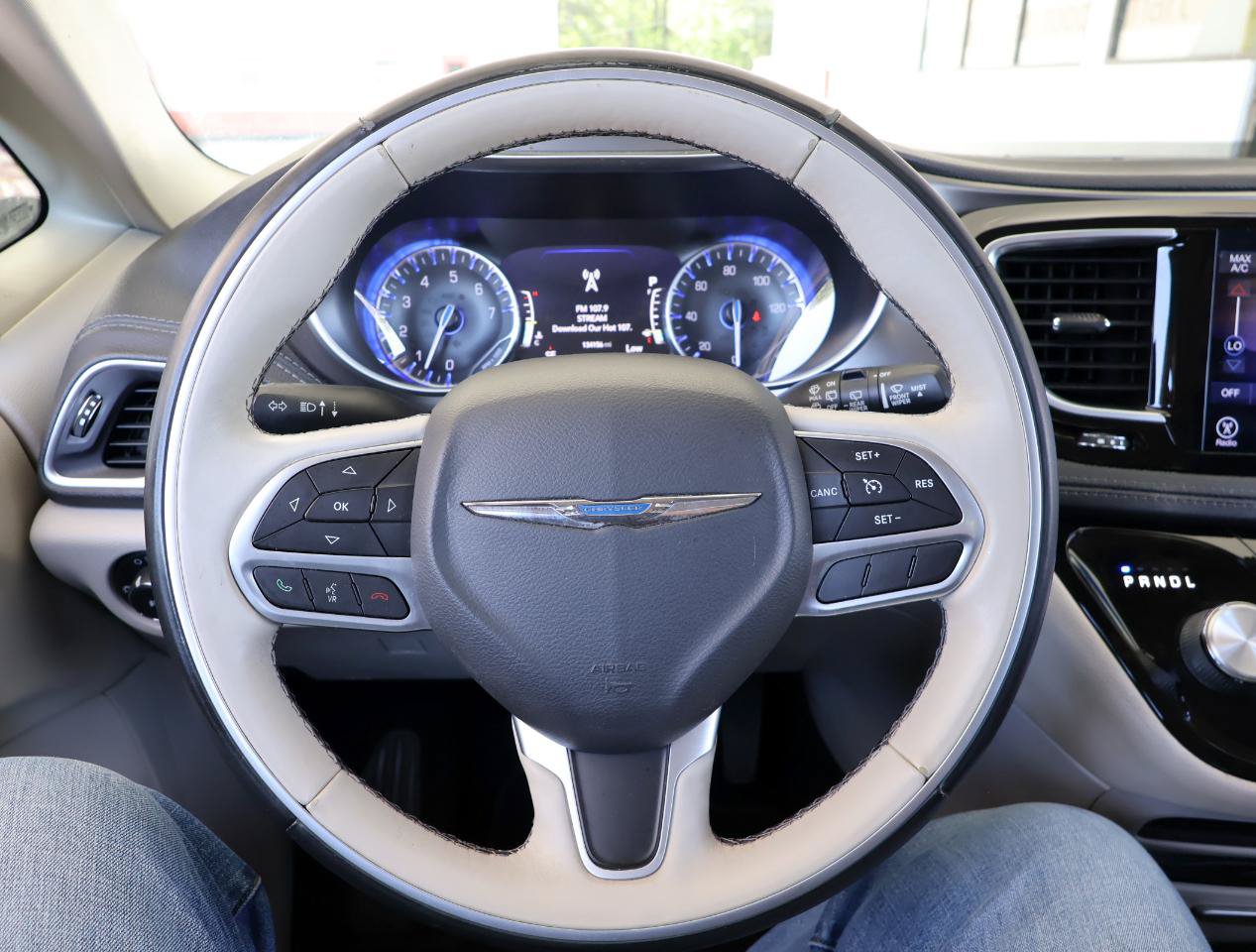 Used 2017 Chrysler Pacifica Limited w/ UConnect Theater Package FWD image 60