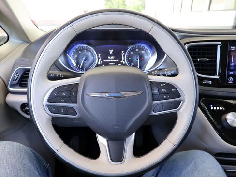 Used 2017 Chrysler Pacifica Limited w/ UConnect Theater Package image 60