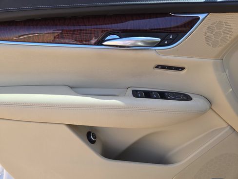 Used 2018 Cadillac XT5 Premium Luxury w/ Driver Assist Package FWD image 15