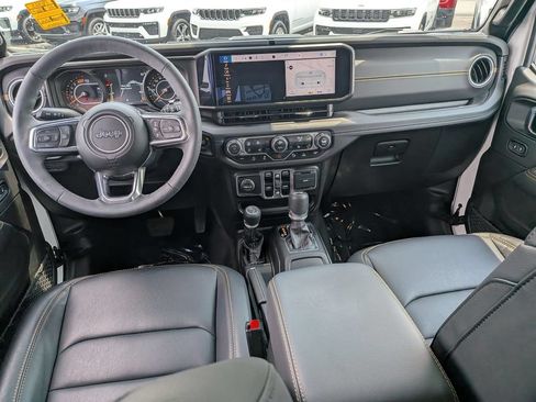 Certified 2025 Jeep Wrangler Unlimited Sahara AWD/4WD image 23