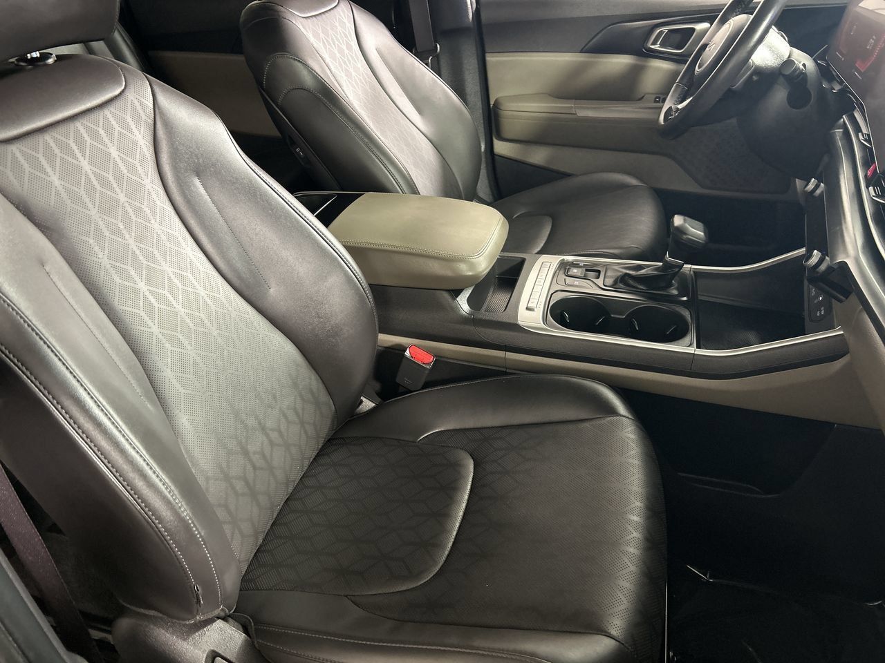 Used 2026 Kia Carnival FWD image 26