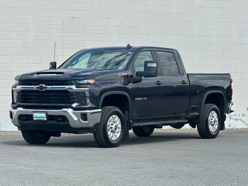 Used 2024 Chevrolet Silverado 2500 LT w/ Z71 Off-Road Package AWD/4WD image 7