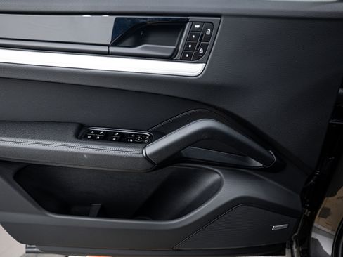New 2025 Porsche Cayenne E-Hybrid image 17