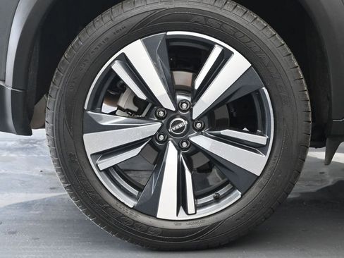 Used 2024 Nissan Rogue SL AWD/4WD image 9