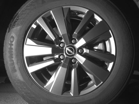 Used 2025 Nissan Pathfinder SV image 13