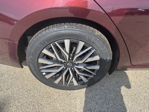 Used 2025 Nissan Altima 2.5 SV FWD image 29