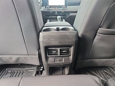 Used 2024 Chevrolet Colorado Z71 w/ Z71 Convenience Package 2 image 21