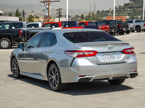 Used 2019 Toyota Camry SE w/ Carpet Mat Package FWD image 5