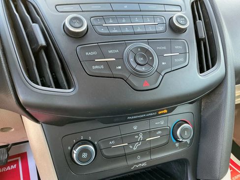 Used 2018 Ford Focus SE image 29