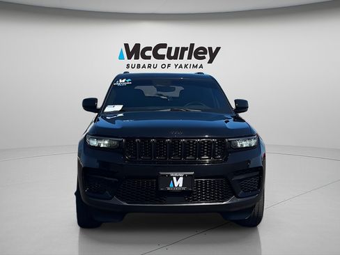 Used 2024 Jeep Grand Cherokee Altitude AWD/4WD image 8