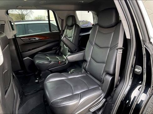 Used 2019 Cadillac Escalade Luxury image 26