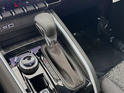 Used 2025 Chevrolet Colorado Z71 w/ Midnight Edition image 17