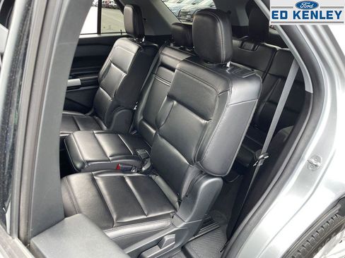 Used 2021 Ford Explorer XLT w/ Equipment Group 202A image 6