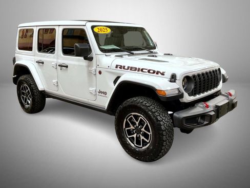 Used 2025 Jeep Wrangler Unlimited Rubicon image 3