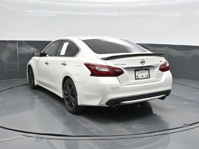 Used 2017 Nissan Altima 2.5 SR w/ Midnight Edition Package FWD image 11