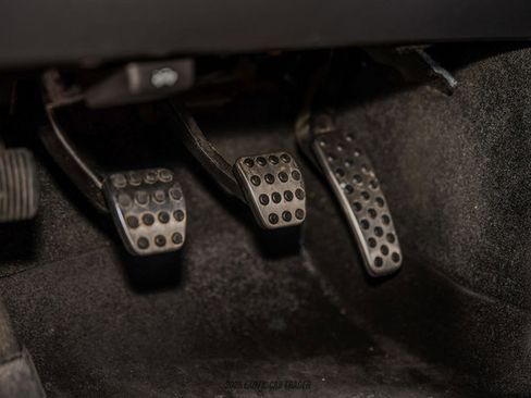 Used 2014 Dodge Challenger R/T image 18