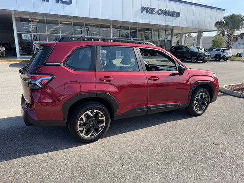 Used 2025 Subaru Forester AWD/4WD image 3