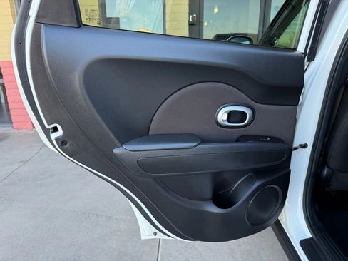 Used 2019 Kia Soul + image 21