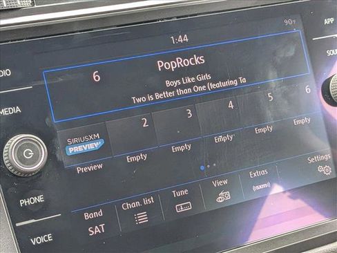 Used 2018 Volkswagen Tiguan SE image 13