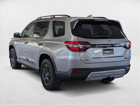 New 2025 Honda Pilot TrailSport image 9