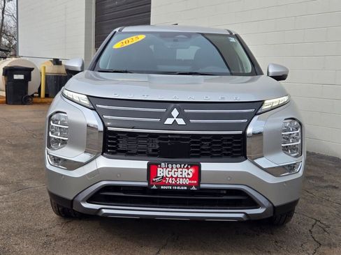 New 2026 Mitsubishi Outlander SE FWD image 2