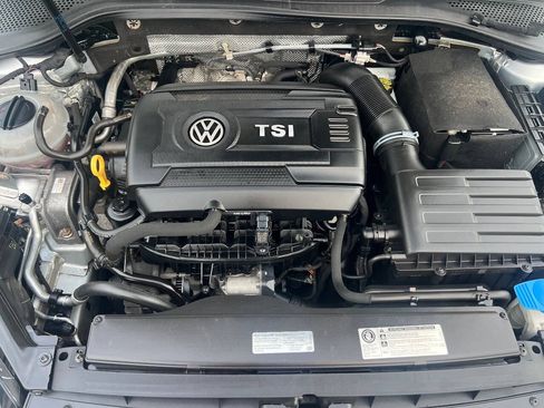 Used 2017 Volkswagen GTI SE FWD image 35