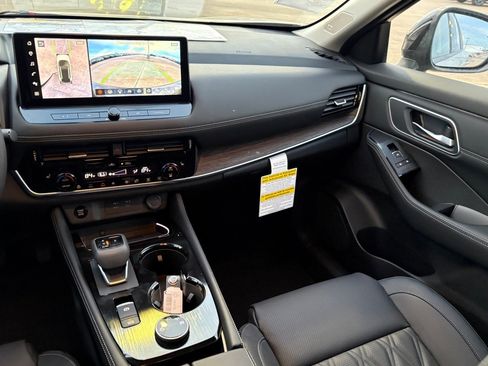 New 2026 Nissan Rogue Platinum image 12