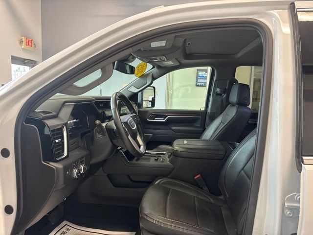 Used 2025 GMC Sierra 3500 Denali AWD/4WD image 16