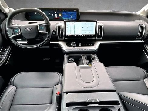 New 2025 Ford Expedition Platinum w/ Driver's Package image 5