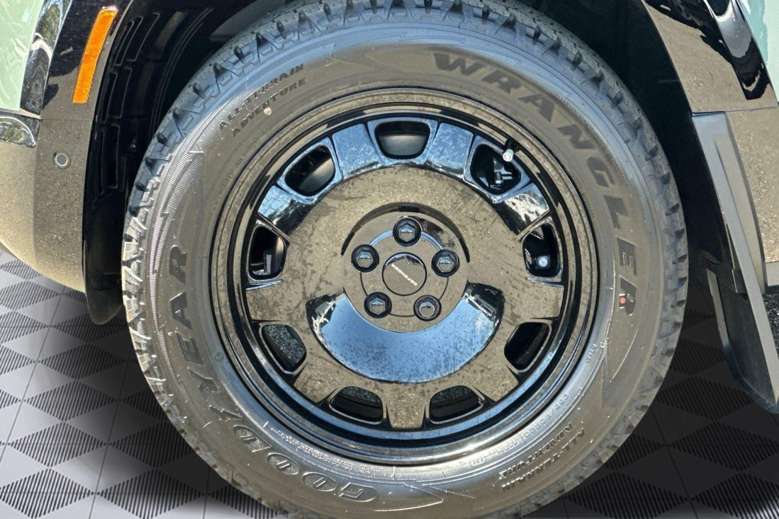 New 2026 Land Rover Defender 110 Trophy Edition AWD/4WD image 12