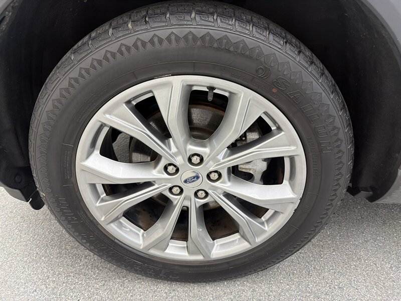 Used 2021 Ford Explorer Limited w/ Equipment Group 301A AWD/4WD image 15