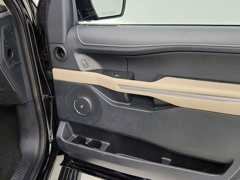 Used 2024 Ford Expedition Limited image 25