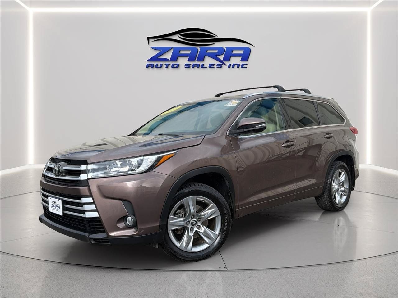 Used 2017 Toyota Highlander AWD V6 image 1