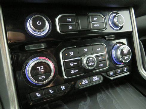 Used 2022 GMC Yukon XL Denali w/ Advanced Technology Package image 26