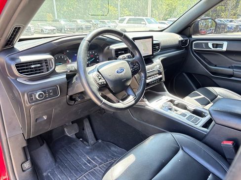 Used 2020 Ford Explorer XLT w/ Equipment Group 202A image 6