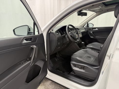 Used 2021 Volkswagen Tiguan S image 11