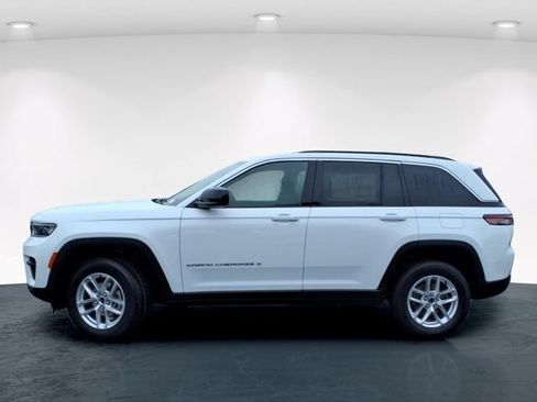 New 2026 Jeep Grand Cherokee Laredo w/ Trailer Tow Package AWD/4WD image 5