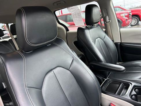 Used 2020 Chrysler Voyager Lxi image 32