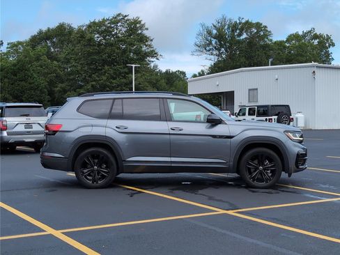 Used 2023 Volkswagen Atlas SEL R-Line AWD/4WD image 8