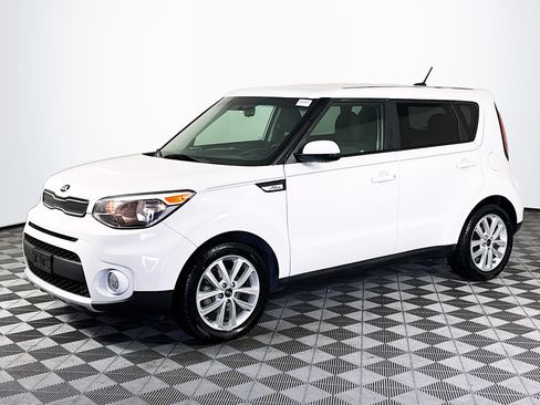 Used 2018 Kia Soul + FWD image 4