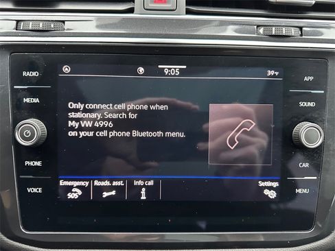 Used 2023 Volkswagen Tiguan SE R-Line image 17